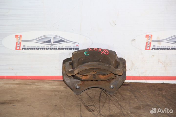 Суппорт перед лево c Nissan Liberty RM12 QR20DE