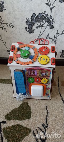 Бизиборд домик