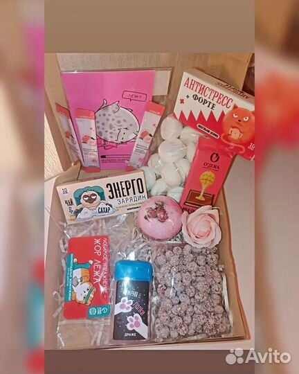 Подарочные боксы из вкусняшек и уходовых средств