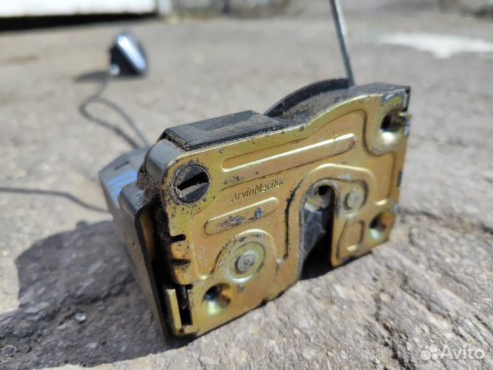 Замок боковой двери задний левый Renault Scenic