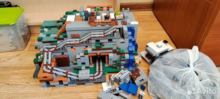 Лего Майнкрафт горная пещера