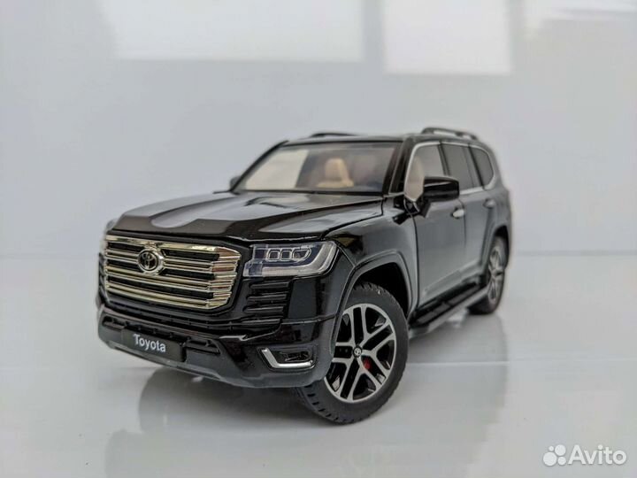 Модель автомобиля Toyota Land Cruiser 300