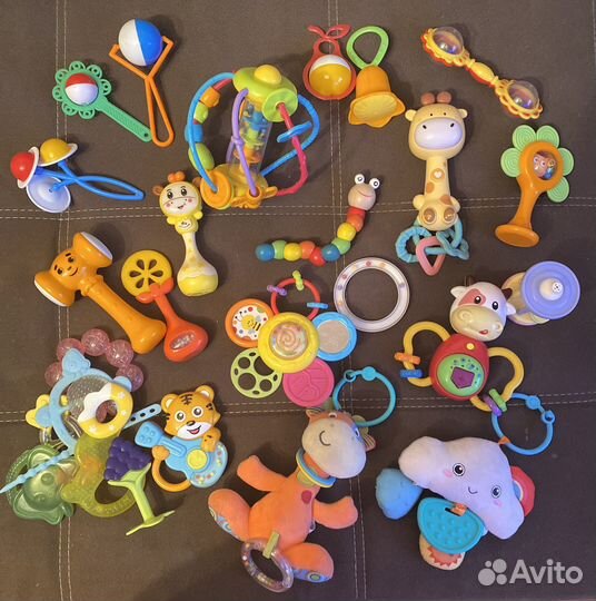 Первые игрушки малыша