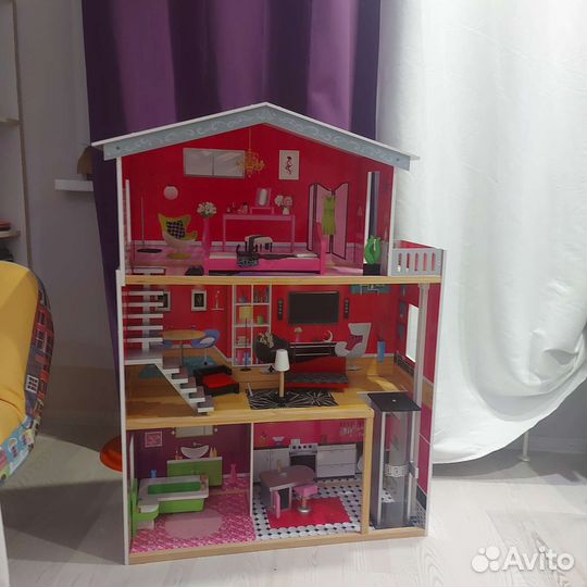 Большой кукольный домик