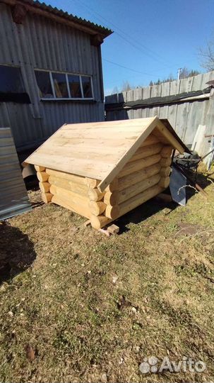 Будка, конура из бревна