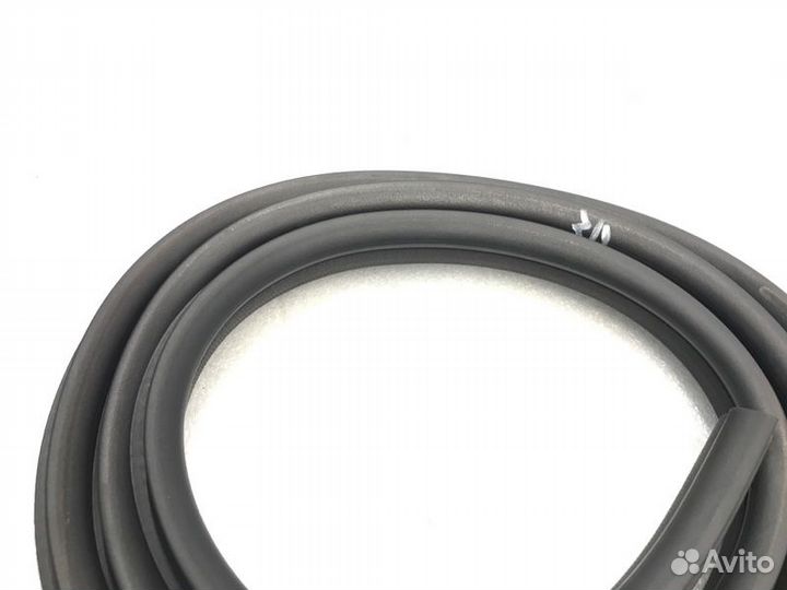 Уплотнитель двери задний правый Ford Mondeo седан