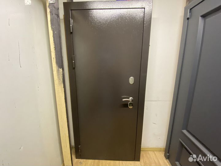 Дверь входная металлическая с терморазрывом