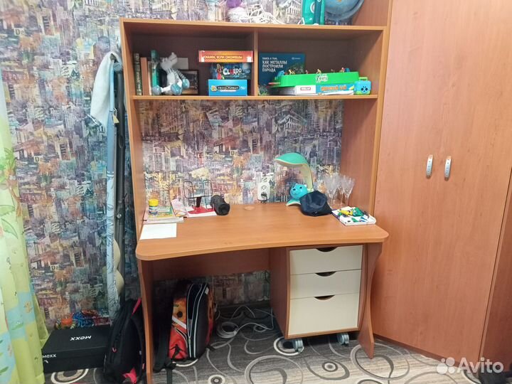 Письменный стол со шкафом