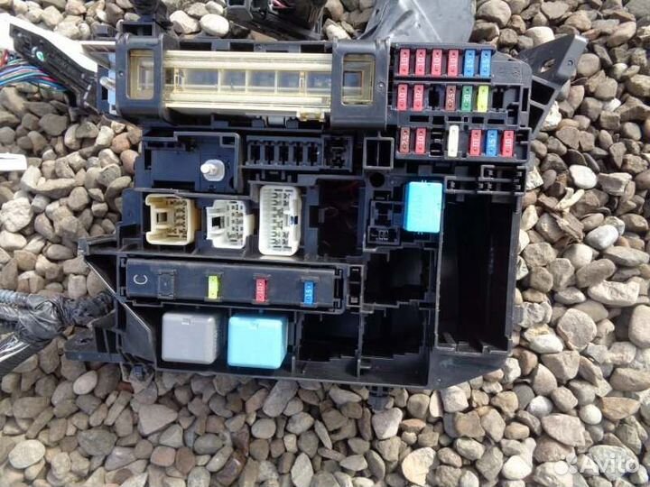 Блок предохранителей Toyota Corolla Fielder ZRE144