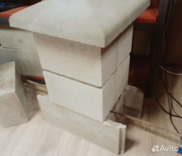 Бетонные столбы забора.Наборные блоки