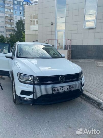 Защитная сетка радиатора автомобиля черный/белый