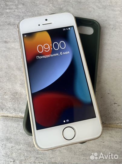 iPhone SE, 64 ГБ