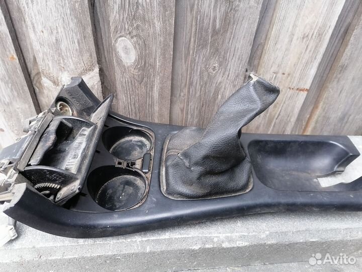 Подлокотник, кансоль