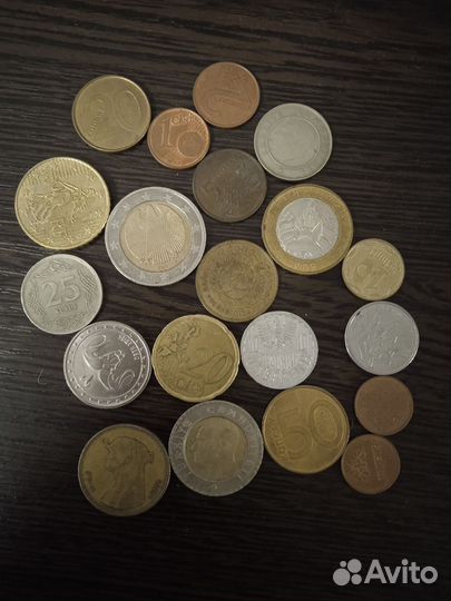 Монеты, значки и банкноты разные