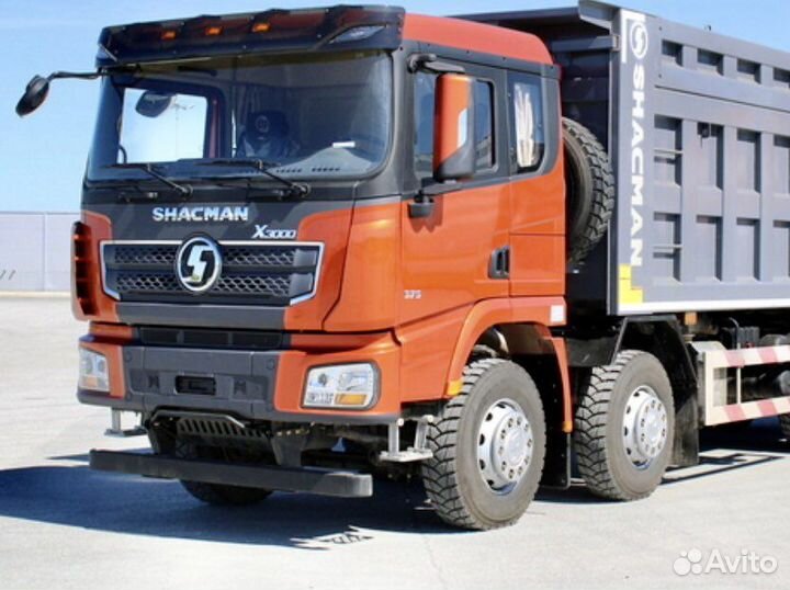 Водитель самосвала