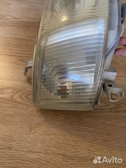 Фара передняя правая toyota probox 2002