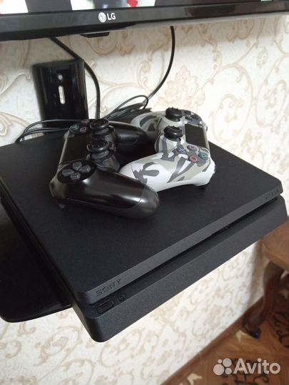 Sony playstation 4 slim