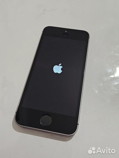 iPhone SE, 32 ГБ