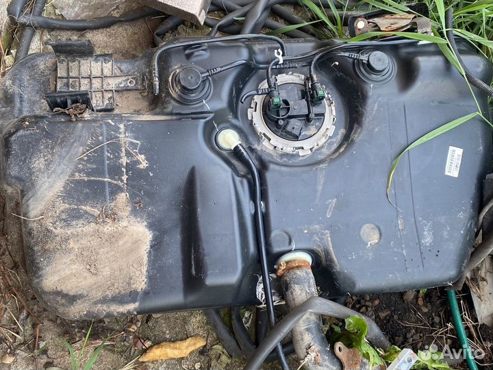 Бензобак на гранту