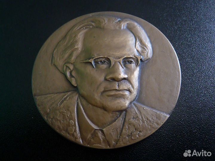 Настольная медаль