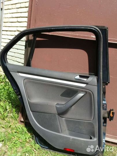 Продамдвери на фольсваген джетта левые-передн и за