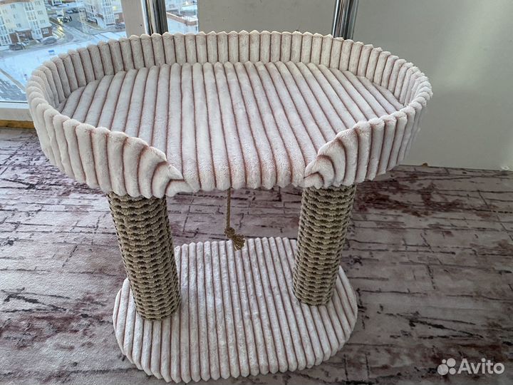 Лежанка с когтеточкой