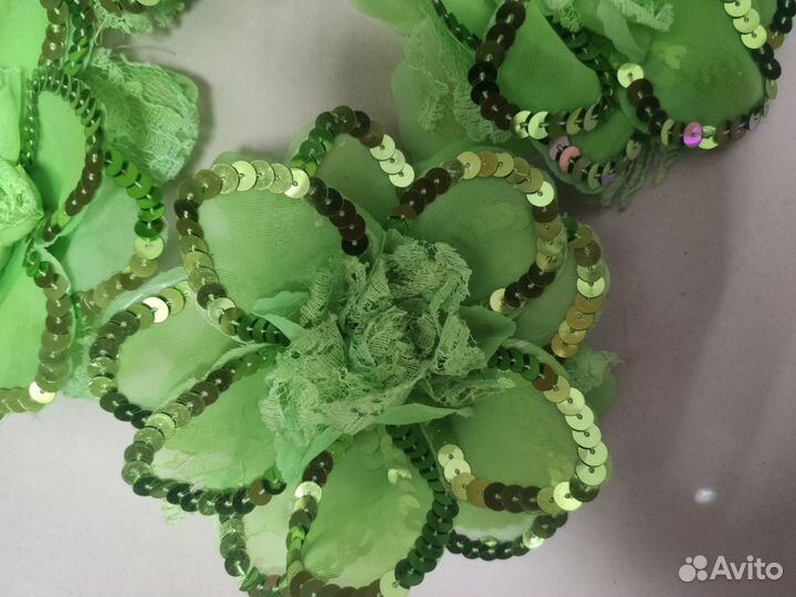 Цветы на булавке