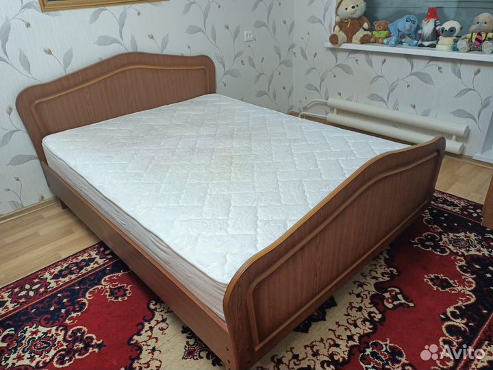 Кровать с матрасом 140 190