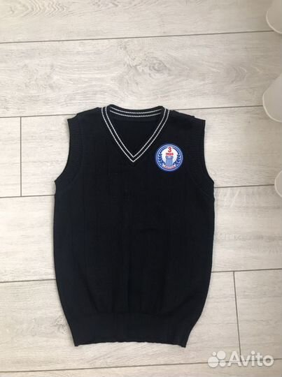 Жилет школьный с нашивкой