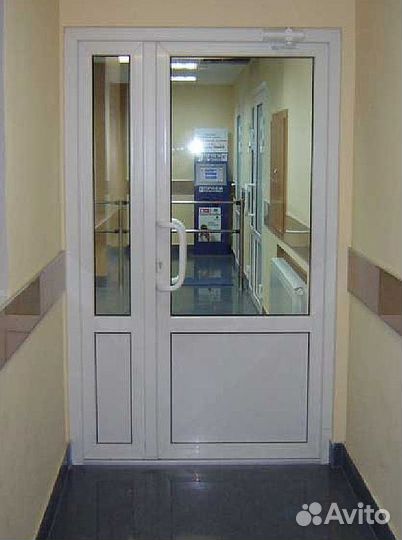 Дверь алюминиевая