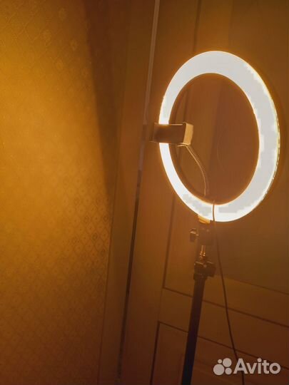 Кольцевая лампа со штативом