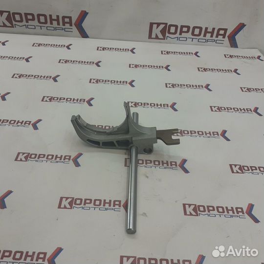 Стержень вилки включения 1и2 передач кпп KIA pica