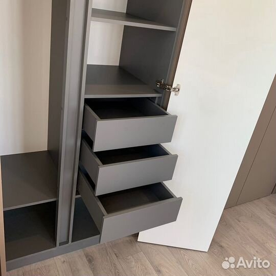 Шкаф встроенный без ручек