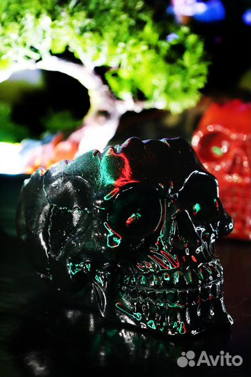 Статуэтка череп черный лак