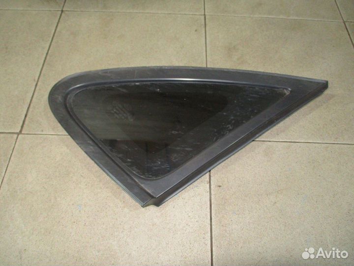 Стекло кузовное глухое правое Hyundai Elantra 4