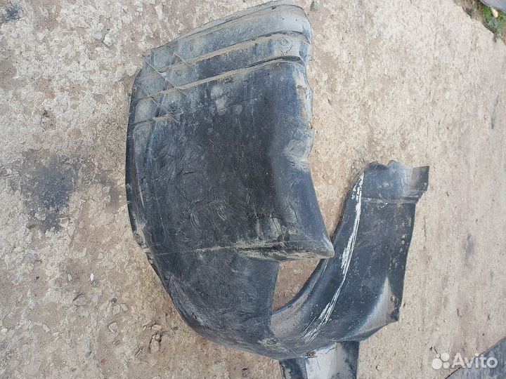 Подкрылок передний левый Opel Omega B