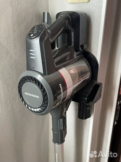 Пылесос Redmond RV-UR362