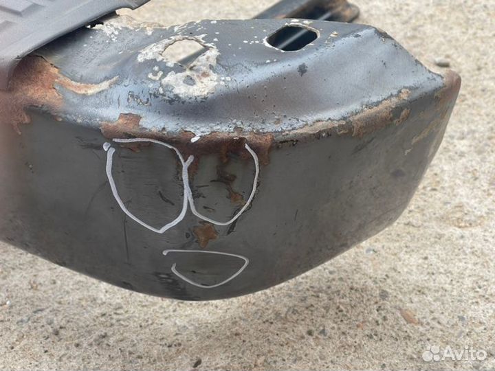 Бампер задний Toyota Hilux