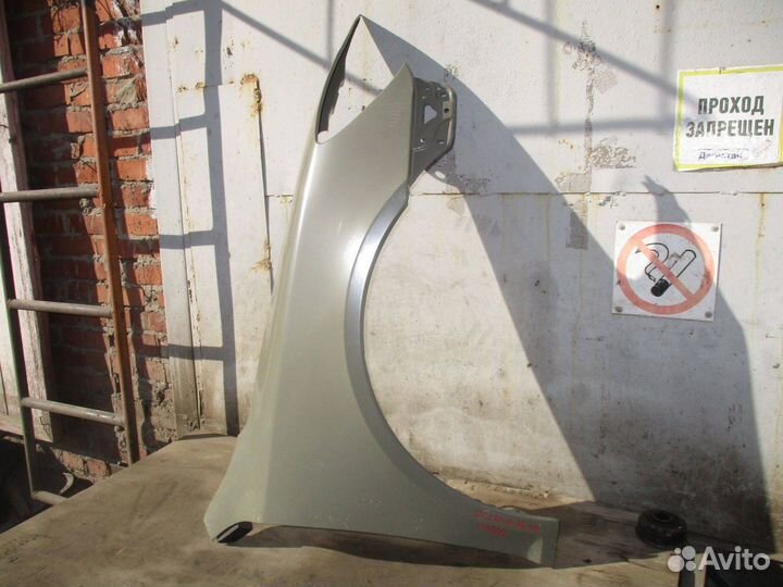 Крыло переднее правое Skoda Octavia 2 (1Z)