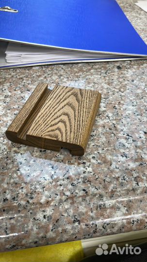 Подставка для телефона из дерева