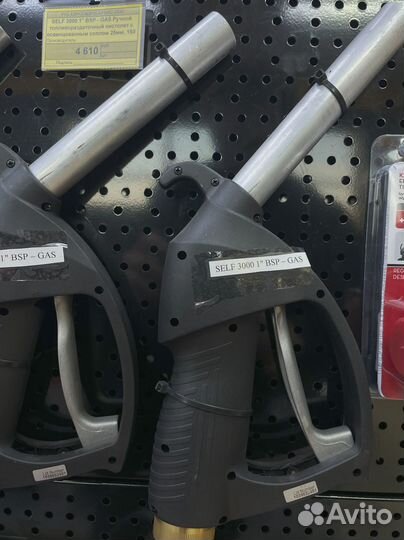 Ручной топливораздаточный пистолет с освинцованным