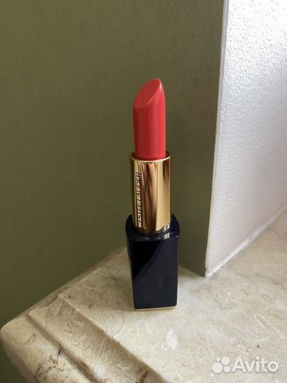 Помада Estee lauder