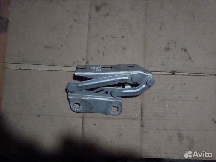 Петля капота левая W164 A2518800128