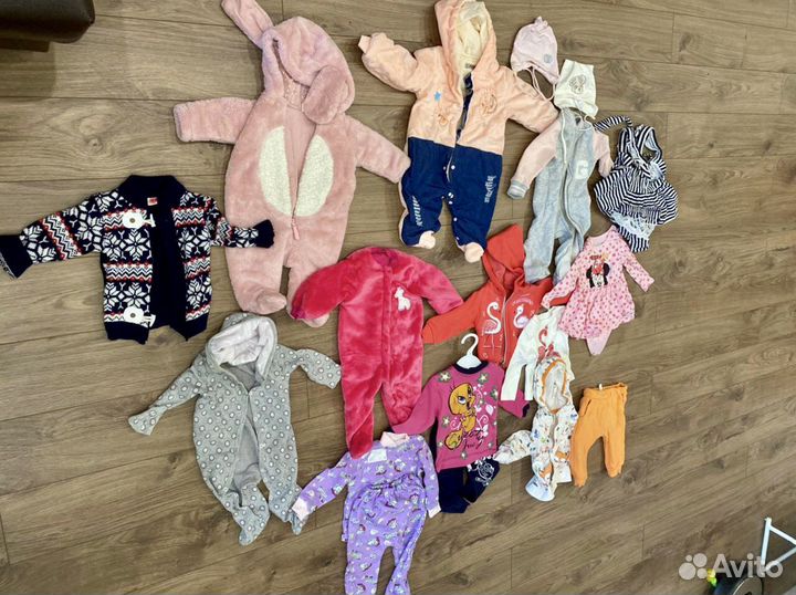 Пакет с вещами на девочку