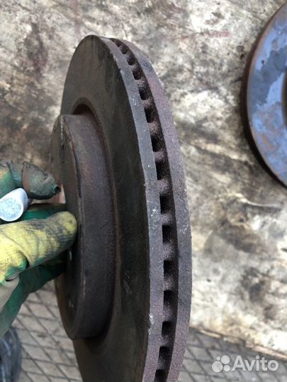 Диск тормозной передний Nissan Armada TA60 VK56DE