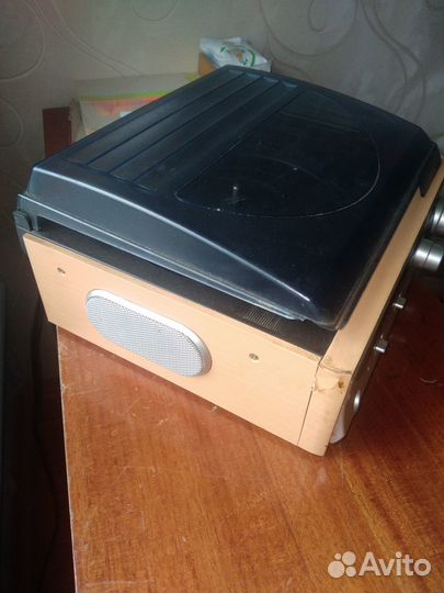 Проигрыватель пластинок с радио