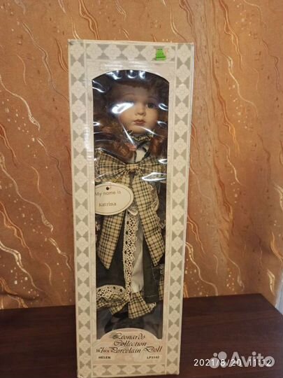 Кукла фарфоровая коллекционная