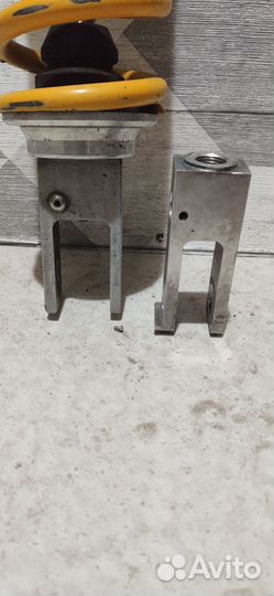 На доставке Амортизаторы showa