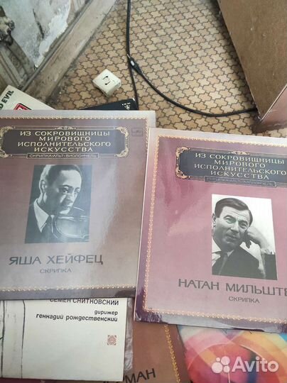 Виниловые пластинки и кассеты