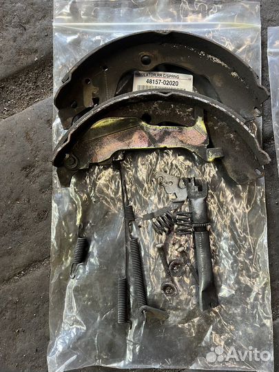 Механизмы задних колодок на Pontiac Vibe 02-08